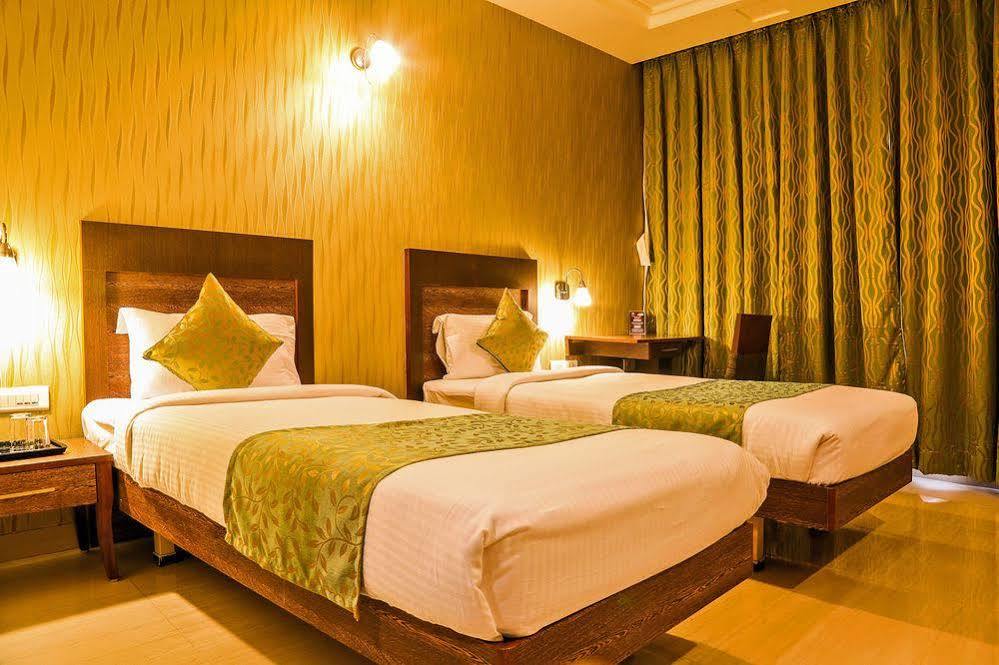 Hotel Tourist International Pune Exterior foto